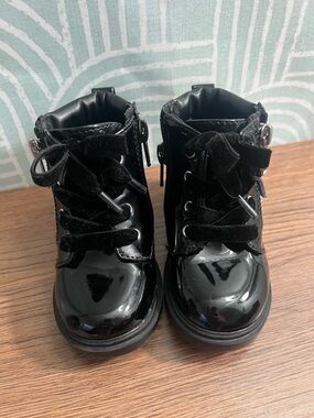 Wonder Nation Girls Black Patent Combat Boots Size 5 Side Zip Lace Up